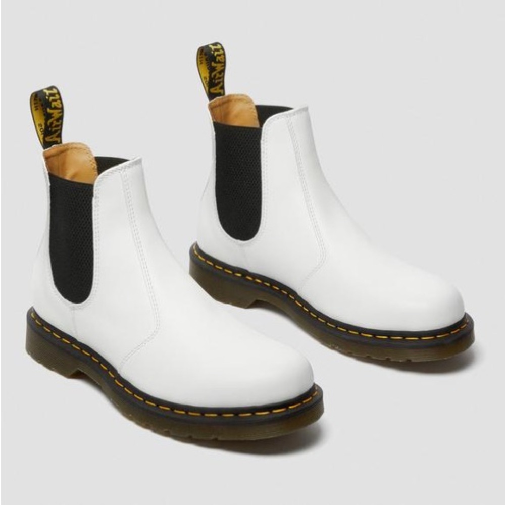 NEW DR. MARTENS w/out box 2976 YELLOW STITCH SMOOTH LEATHER CHELSEA BOOTS size 7